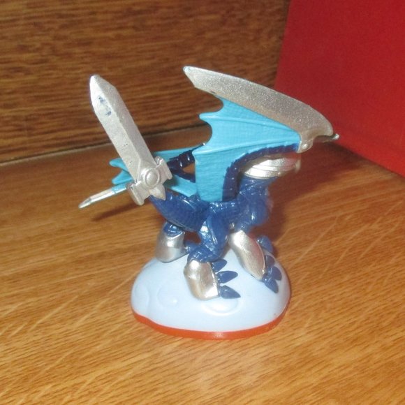 Blades from Skylanders: Trap Team (Series 4) Figures - Picture 2 of 3